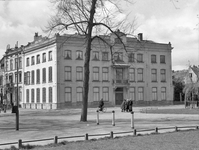 400161 Gezicht op het (leegstaande) huis Lepelenburg 1 te Utrecht.